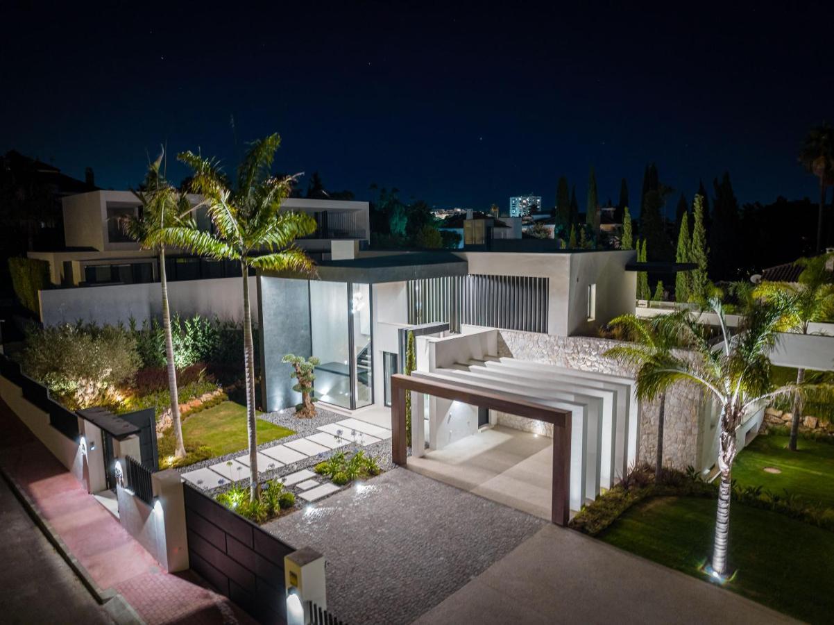 Vacation I Sirius, Golf Valley, Private Heated Pool, Sauna, Billiard, Cinema, Awarded Villa Marbellac